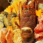 伊勢海老・アワビ・アンコウなど10種類以上の具材が入った贅沢な《喜泉将軍鍋》をご堪能いただけるコース。