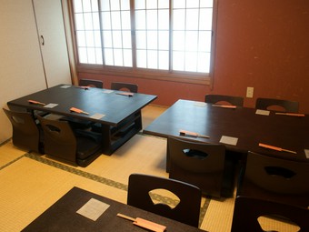 じっくり味わう魚とお酒。2階の座敷は個室としても利用可能