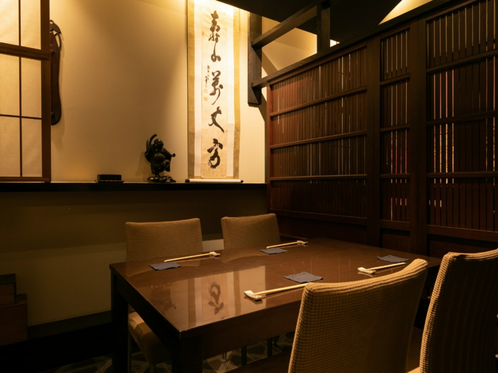 和モダンな雰囲気の個室で接待にお使い下さい！