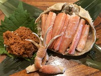 夏は鱧、冬はカニなどその時期しか味わえない旬食材もございます。