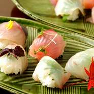 旬の新鮮なネタを使用して、日本の食文化である『寿司作り』が体験できます！

【メニュー内容】
・手毬寿司(3～4貫)
・握り寿司(7～8貫)
・巻き寿司(1本)
・味噌汁
・抹茶プリン

※毎日「12時～14時」開催