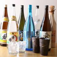 たとえば、芋焼酎では夏限定の『丸西BlueLabel』『六代目百合』など、麦焼酎では『べいすん』『八重丸』など、厳選して用意しています。シーズンごとに銘柄が入れ替わるのも特徴です。
