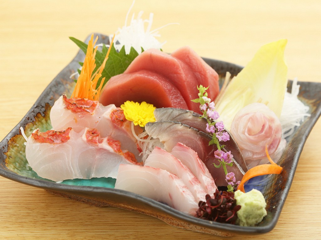 それぞれの地魚が持つ本来の味を『産地直送鮮魚のお造り』