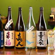 北は北海道から南は九州まで日本全国のおすすめ日本酒を集めております。中には普段あまり目にしないような珍しい銘柄もありますので、ぜひ美味しく楽しくお召し上がりください。