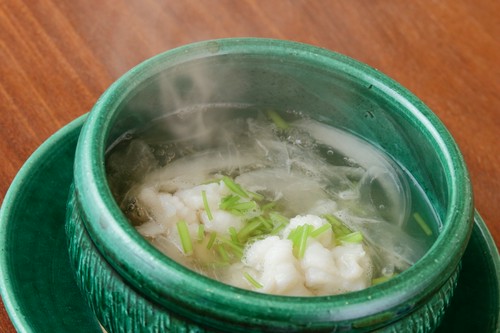 食欲をそそる香り。季節の小鍋はアツアツを召し上がれ