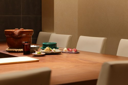 洗練された大人の空間に映える四季折々の優美な日本料理の数々
