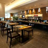 お客様により楽しく食事をしていただけるように、さまざまな思考を凝らしています。月替わりで楽しめる料理のほか、大切な方に贈るバースデープレートなども対応可能！ご希望の方はぜひ相談を。