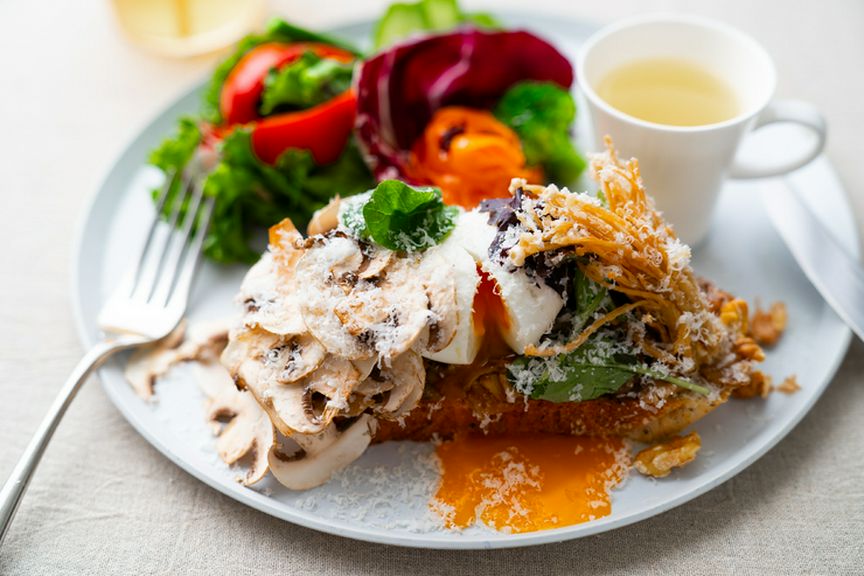 スモーブロー ベーコンエッグ×舟形マッシュルーム