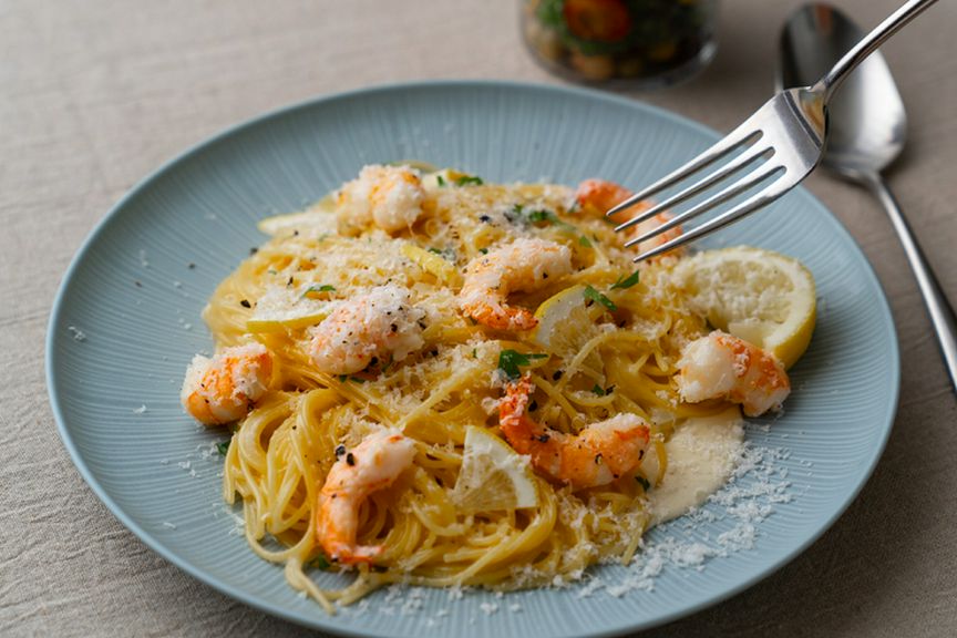 海老とレモンクリームのリングイネ カップサラダ付き