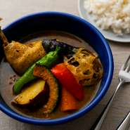 季節により食べるスープの内容が変わります。