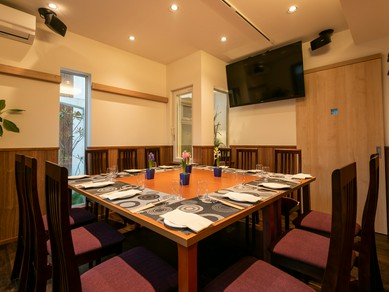 四季の庭を楽しめる個室、季節ごとの眺めと美食でおもてなし