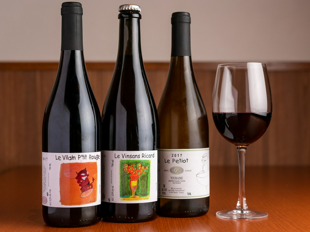 約30種の自然派ワインを用意