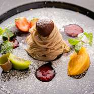 前菜からデザートまで、バターや生クリームを極力控え、和の食材や技法を取り入れたライトフレンチを提供。庭を目に食事ができる癒し系店内空間も魅力。目も舌も肥えた大人女子が満足できる女子会が開けます。