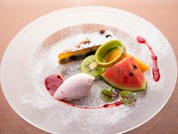 上質なブルーベリーで有名な奈良県大宇陀のブルーベリーを使用したタルト。口の中いっぱいに、甘酸っぱい美味しさが広がります。