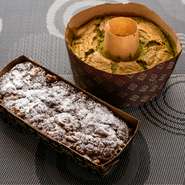 奈良県産の食材だけでやきあげたフワフワシフォンケーキ『ならしふぉん』(画像右)。ココアを使わず焼き上げた本格派ブラウニー(画像左)。くるみのザクザク食感が半端ないスイーツです。
