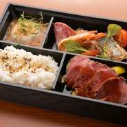 1650円からご予算に応じて用意。数量によっては配達も可能です。他に、出張料理、ケータリングサービスも実施中。詳細はスタッフまでお問い合わせください。