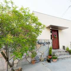 近鉄各線「大和八木駅」より車で10分、駐車場あり