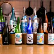 春は新酒、秋はひやおろしなど、季節ごとに全国各地の日本酒を入手。その時期にしか味わえないフレッシュなお酒が人気です。料理に合わせていろいろ飲み比べるのもおすすめ。