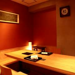 個室3部屋のみ。プライベート空間で蟹尽くしの贅沢にひたれる