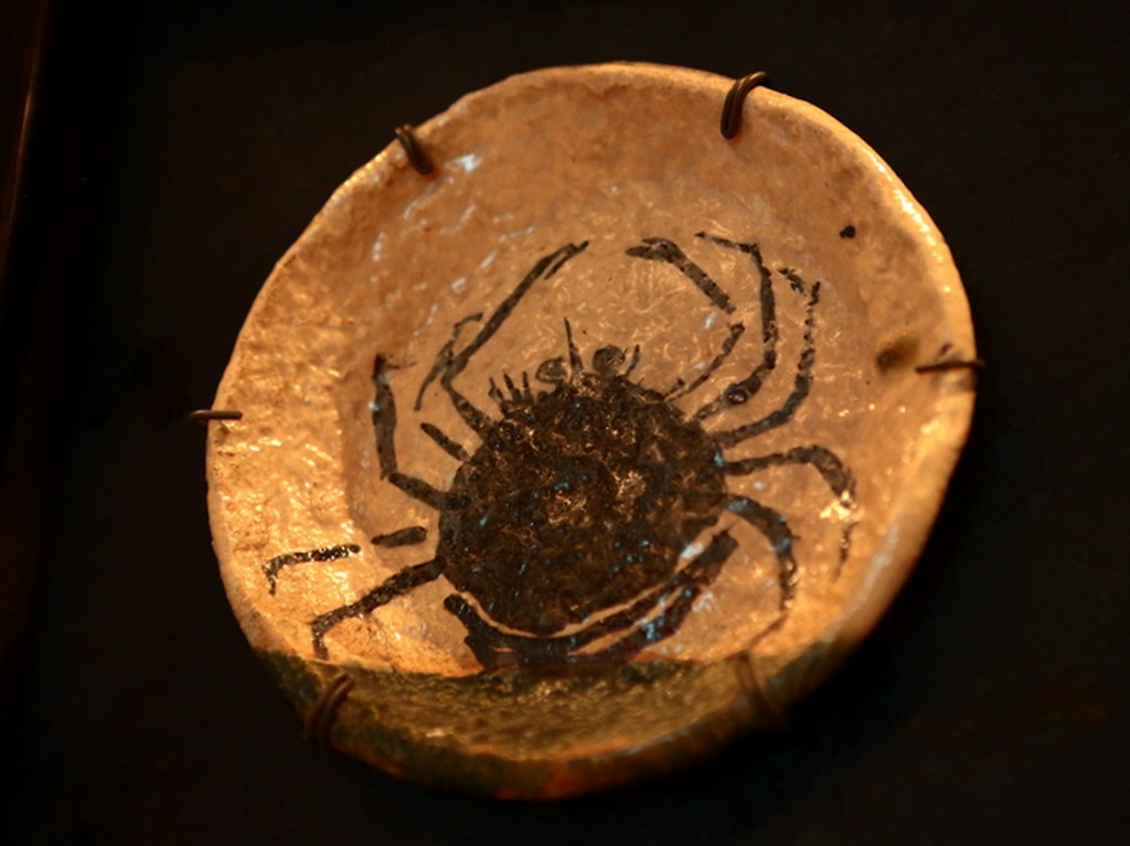 北大路魯山人の皿、遊び心あふれる『鳥獣戯画』の翻案絵なども