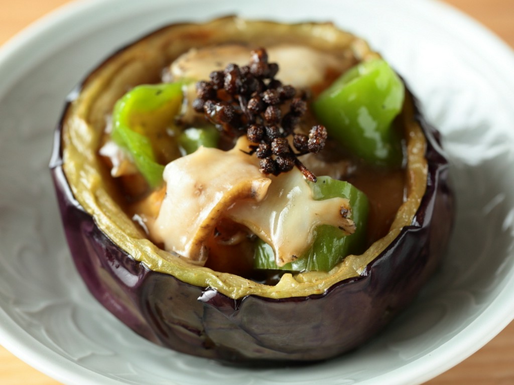 季節の逸品食材で彩る前菜も楽しみ『上賀茂茄子と鮑の旨煮』