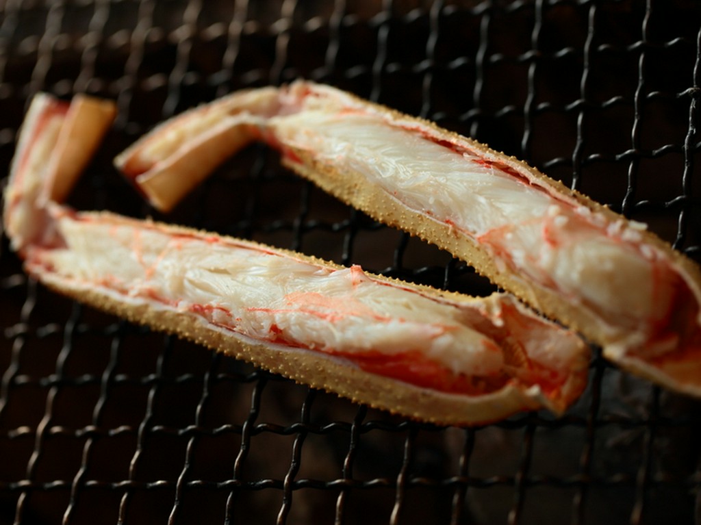 炭火焼きで丁寧に仕上げ、蟹本来の味を引き出す『焼き蟹』