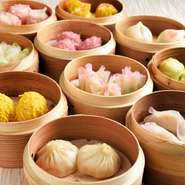 素材の味を生かし、高温で蒸しあげる自家製点心。小籠包、蒸し餃子、焼売、桃まんじゅうなど、細かい細工がされ、愛らしい形の点心に舌も目も大満足。タレをつけずに素材の味を楽しむのがおすすめ。