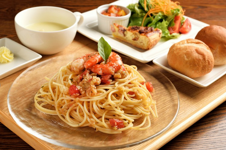 STOVE SHOWROOM&CAFE G-SQUARE 郡上/カフェ | ヒトサラ STOVE SHOWROOM&CAFE G-SQUARE 郡上/カフェ | ヒトサラ