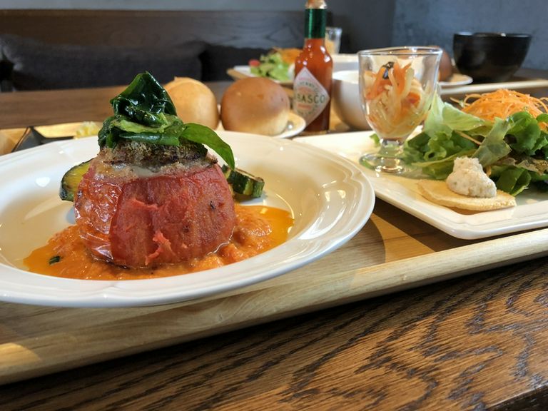 Sランチ 完熟トマトの肉詰めプロヴァンス風