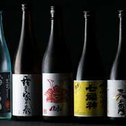 日本酒やワインなど、バランスよくラインナップされたお酒が魅力です。中でも日本酒は、岩手県を中心に東北6県から選りすぐりのものを取り揃え。通年、季節限定のものを吟味して仕入れています。