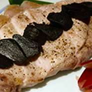 岩手郡「アンドファーム」の熟成黒にんにく添え