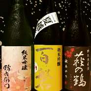 秋になると、冬に仕込まれ、ひと夏を越えて熟成したお酒が火入れをせずに出荷されます。「ひやおろし」「秋あがり」と呼ばれるまろやかな落ち着いた旨さが特徴。秋の味覚と一緒に、お楽しみください。