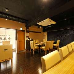 気軽に自由な時間をお過ごしいただける、落ち着いた空間