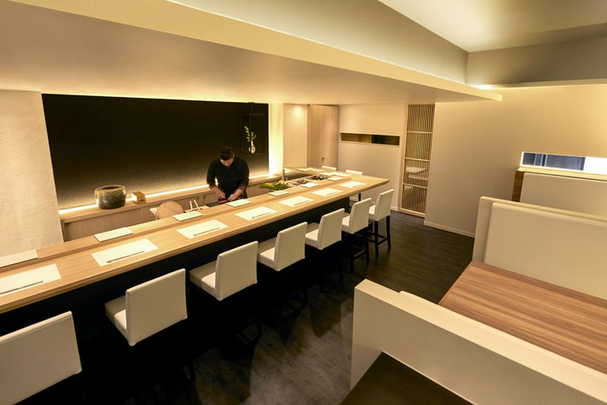 記念日など特別な日のデートに利用したい、趣きあるモダンな空間