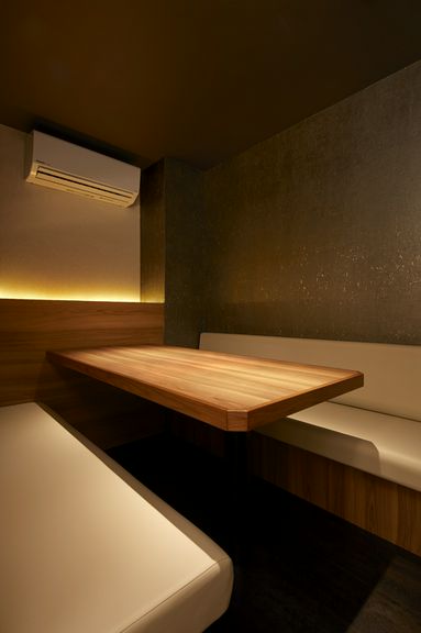 照明にもこだわり、居心地の良い個室空間を演出