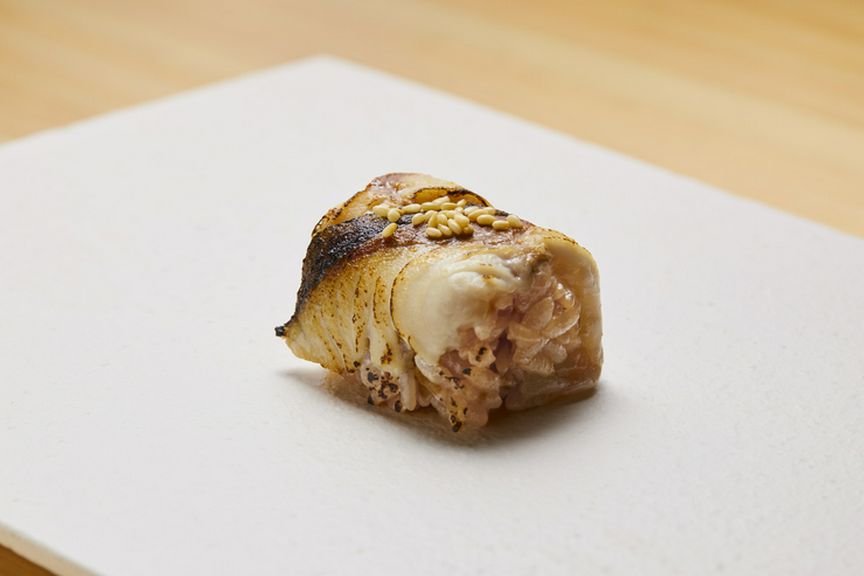 炭の香ばしさが際立つ〆のお楽しみ『焼き鯖の小袖巻き』