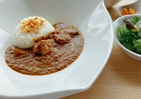 牛バラ肉をとろけるまで煮込んだシェフ自慢のビーフカレーは牛肉の旨味が味わえる定番です！
＊写真はイメージです。