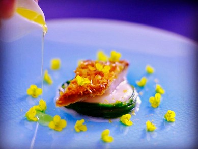 鯛の繊細な風味と食感を心ゆくまで味わえる『甘鯛の松笠焼』