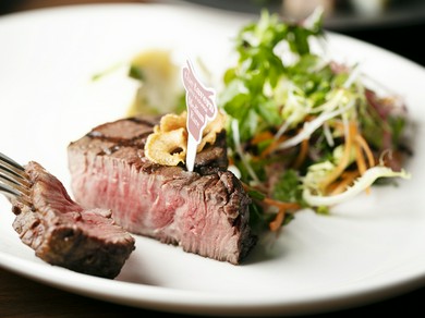 厳選国産素材や、希少な極上肉の深い味わいを堪能できる