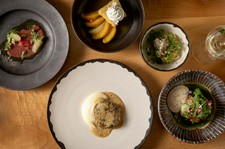 厳選素材を使った宝石のような一皿一皿をご提供。
お手軽な4コースディナーセット。
