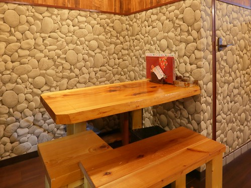 仕事帰りのサラリーマンや一人飲みに