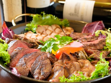 ソムリエが選んだこだわりワイン。料理とあわせて楽しんで