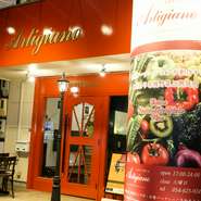 新鮮な有機野菜をふんだんに味わえるとあって、女性のゲストに特に喜ばれるお店です。『女子会プラン』などコース料理の用意もあり、デートや宴会など、さまざまなシーンで活躍する一軒です。