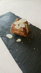 灰持酒でマリネしたフォワグラ　げたんはサンド