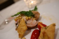 日本において海老の旨味頂点であるクルマエビ。癖のないイタリア産家ウサギと合わせた一皿