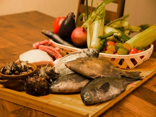 肉・魚介・野菜ともに、地元鹿児島の旬の食材