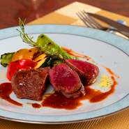 こだわりのジビエ『阿久根鹿ロースのロースト プルーンソース』