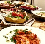 LIVI THE5自慢の創作料理と飲み放題が付いた、大満足のコース。
