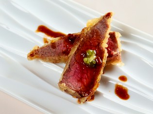 肉の旨みとろける『和牛の天ぷら フォンドヴォーもろみソース』
