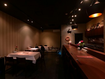 ワインの愉しみ方を広げる料理・空間が揃い、バー利用も歓迎！